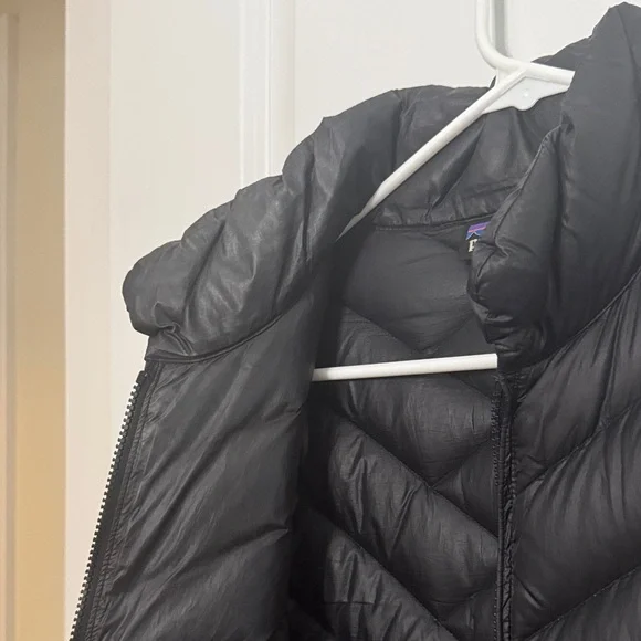 Patagonia Black Women's Puffer Jacket - Picture 11 of 16